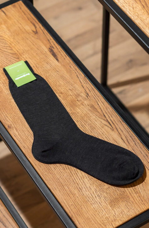 Muske-carape-80-merino-vuna-20-poliamid-tamno-sive-1-474x727